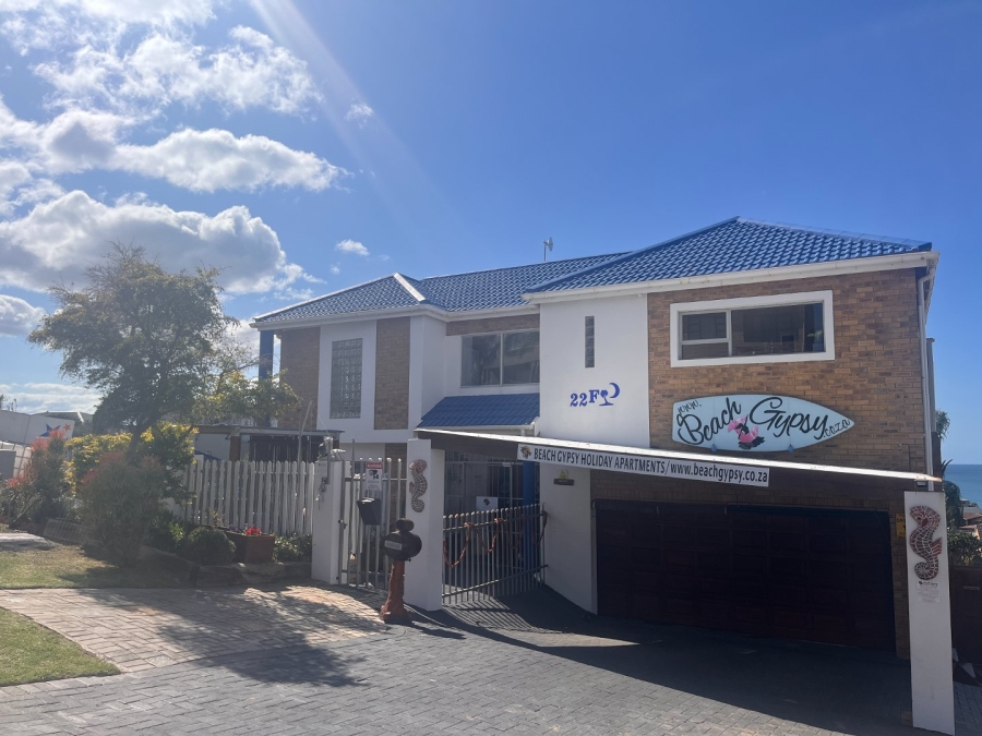 5 Bedroom Property for Sale in Wavecrest Eastern Cape